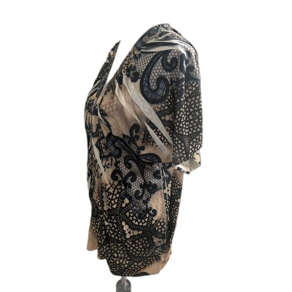 Lane Bryant V-Neck Fitted Stretch Top Black Lace Print Top Blouse SIZE 14/16 - Picture 2 of 7